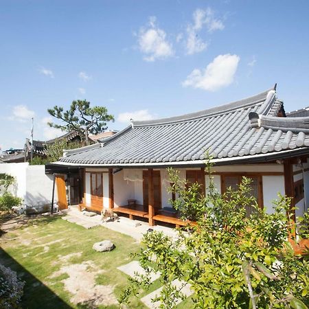 Ohnewwall Guesthouse Jeonju Exteriör bild