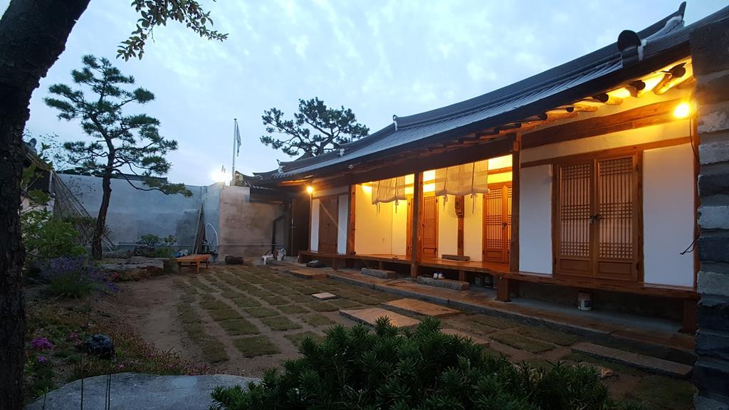 Ohnewwall Guesthouse Jeonju Exteriör bild